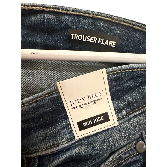 BNWT Judy Blue Elize mid rise flare distressed medium wash - Picture 3 of 5